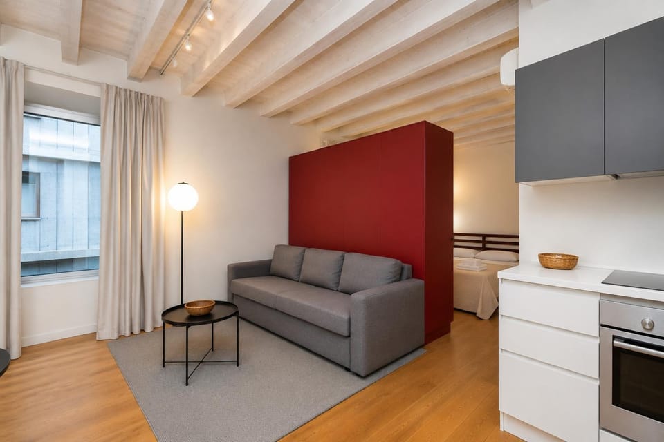 Kitchen or kitchenette, Living room, Seating area, Dining area, minibar, pet friendly