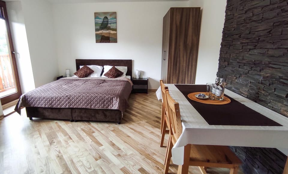 Bed, Photo of the whole room, Seating area, Bedroom