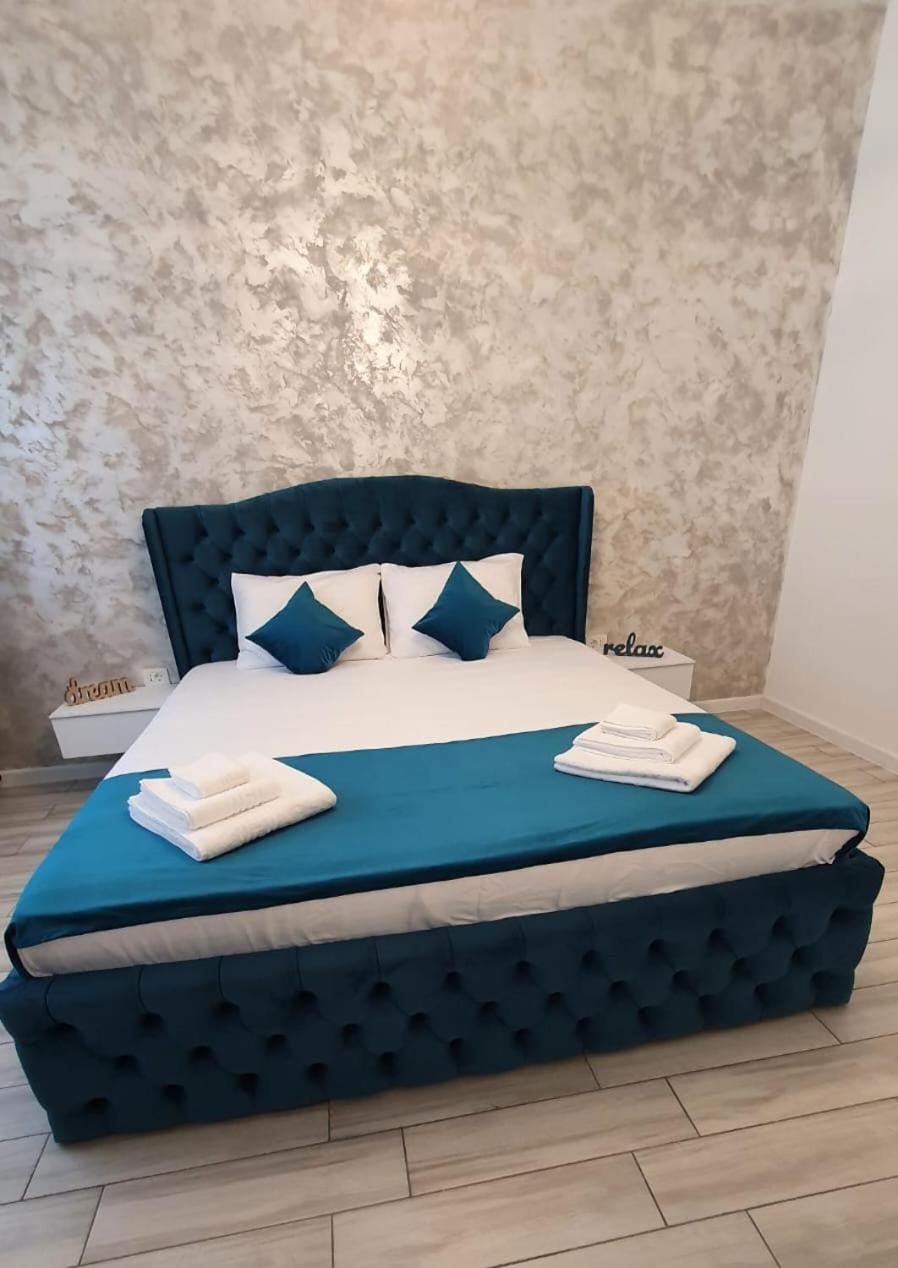 B&B Apartments Mamaia Nord Azimuth Beach Apartment in Constanța County