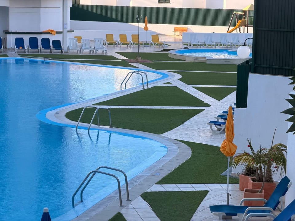 Day, Pool view, Swimming pool, sunbed