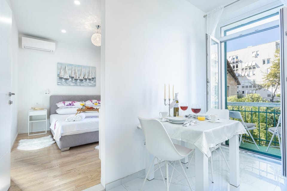 Dining area, Bedroom, Drinks