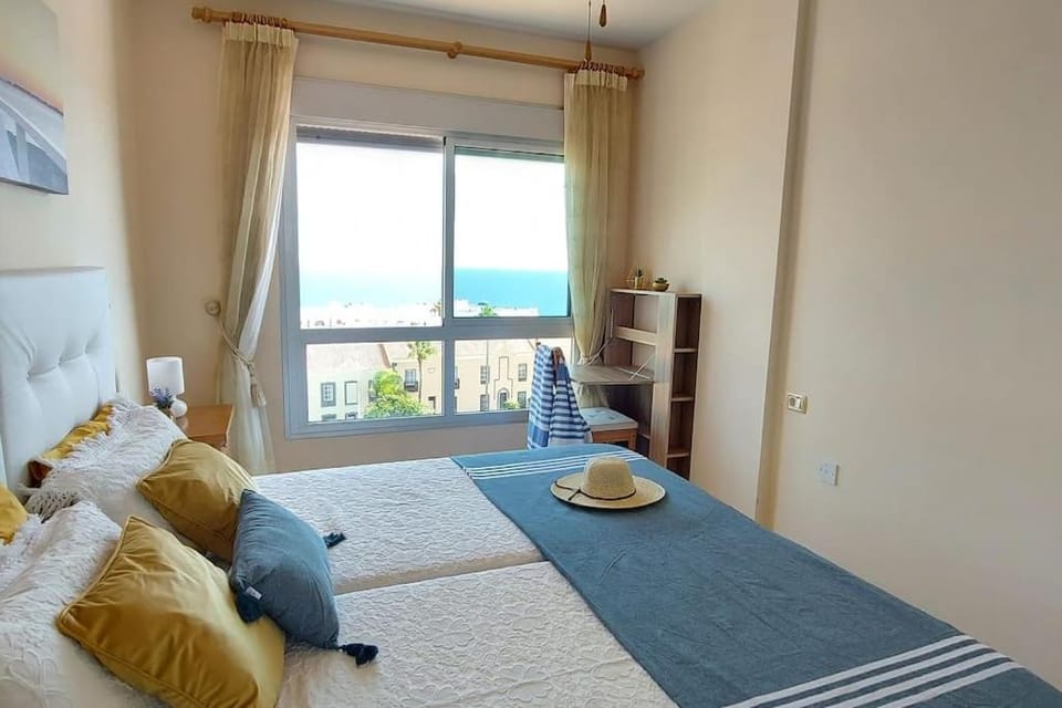 Photo of the whole room, Seating area, Sea view