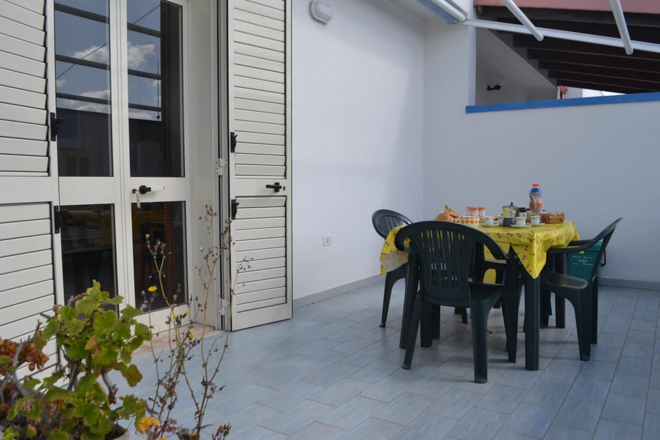 Patio, Dining area