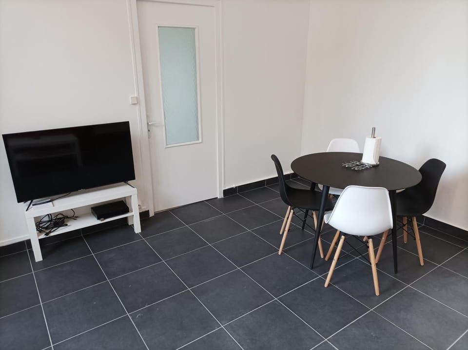 TV and multimedia, Dining area
