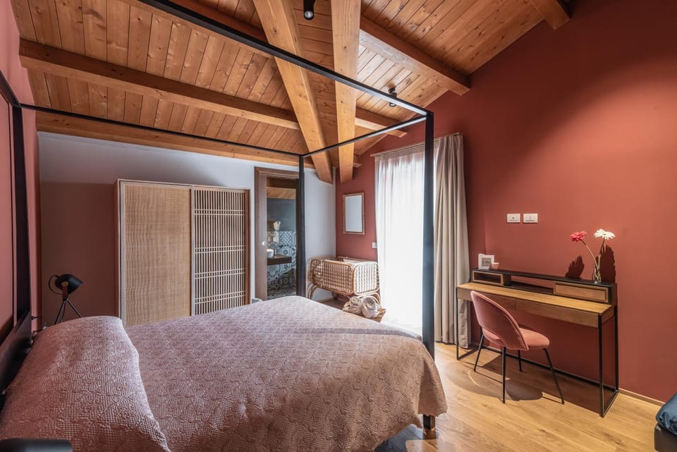 Bed, Photo of the whole room
