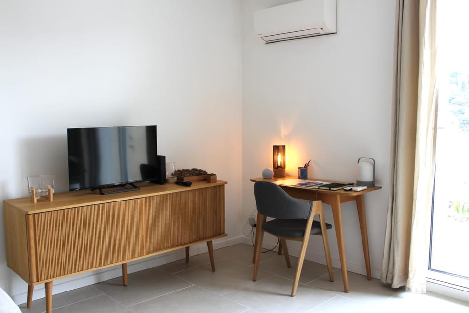 TV and multimedia, Seating area, internet