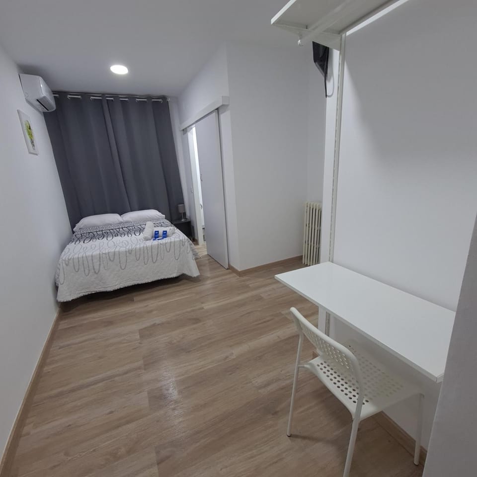 Hostal Vara Madrid Bed and Breakfast in Madrid