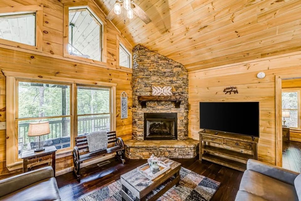 Mountain View Retreat House in Cherry Log