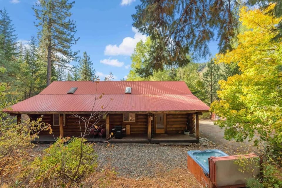 Bear Ridge Cabin - Pacific Retreats Cabin in Washington