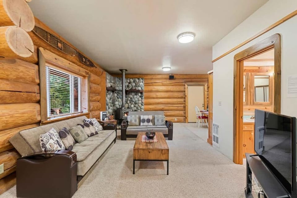 Bear Ridge Cabin - Pacific Retreats Cabin in Washington