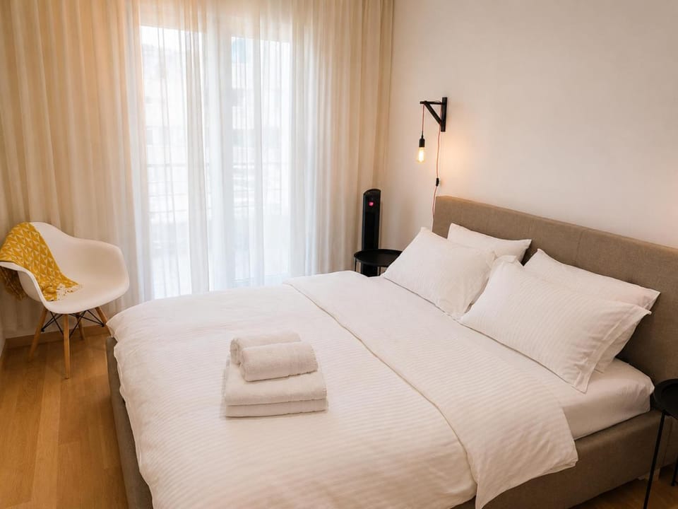 Bed, Photo of the whole room, Bedroom, towels