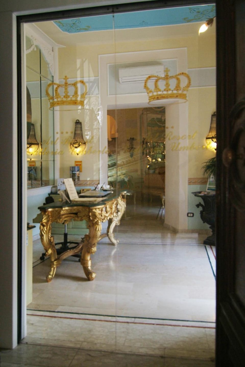 Lobby or reception, Decorative detail