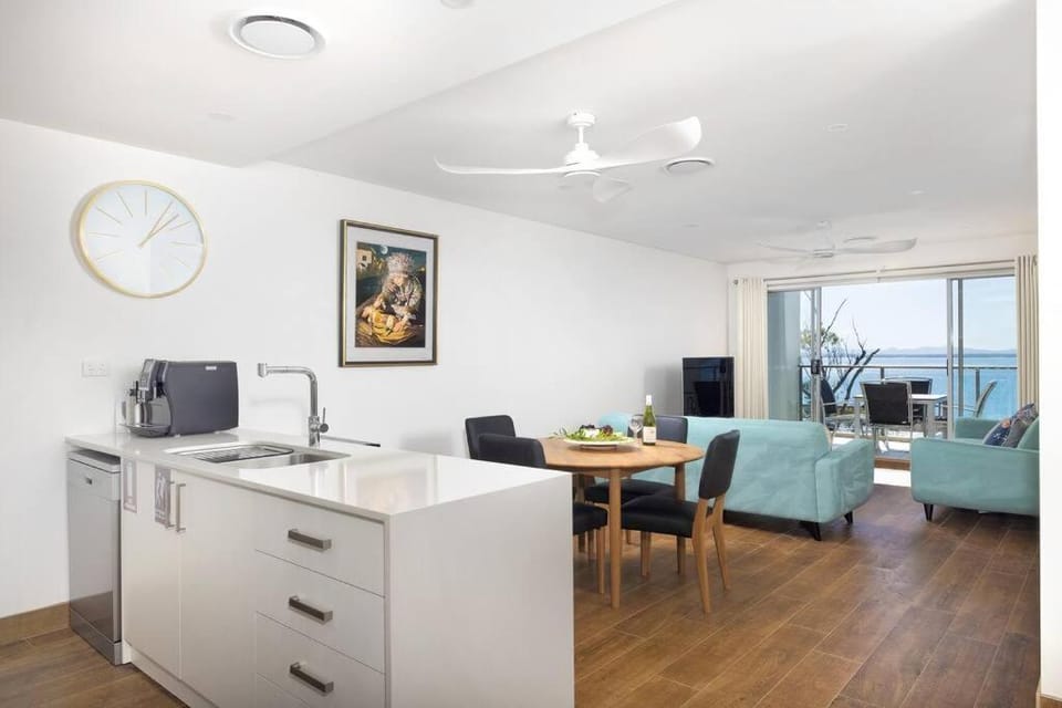 TV and multimedia, Living room, Dining area