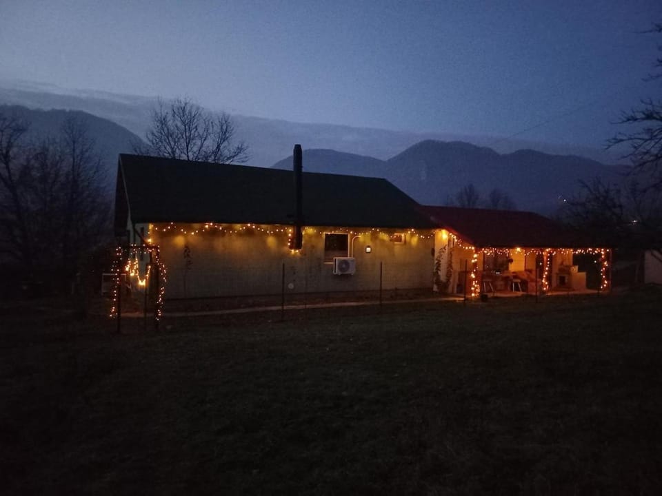 Wooden House In Apuseni Hot Tube &Mountain wiew House in Romania