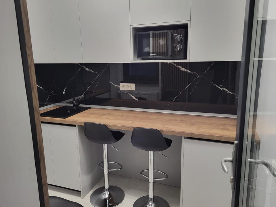 Kitchen or kitchenette, City view