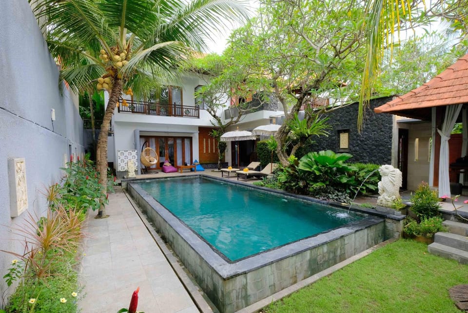 Property building, Day, Garden, Garden view, Pool view, Swimming pool