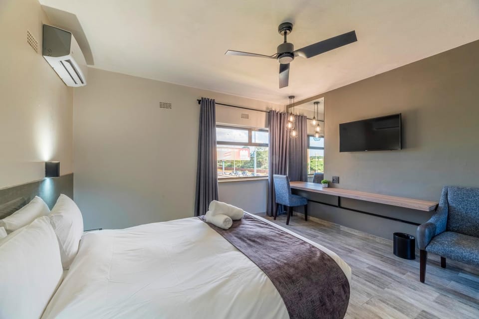 Bed, TV and multimedia, Bedroom, air conditioner