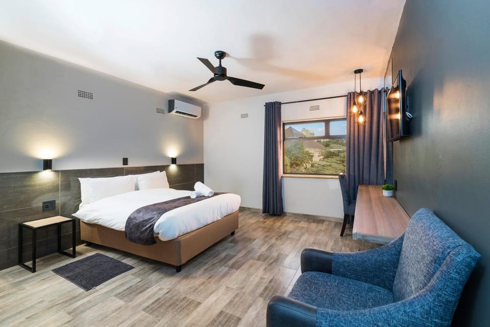 Bed, TV and multimedia, Bedroom