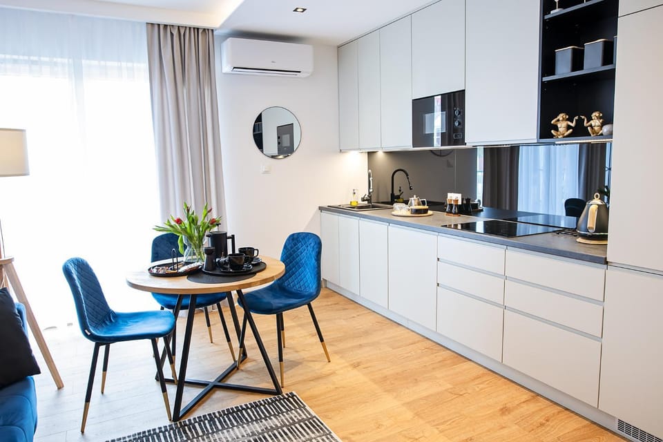 Coffee/tea facilities, Kitchen or kitchenette, Dining area, minibar, stove