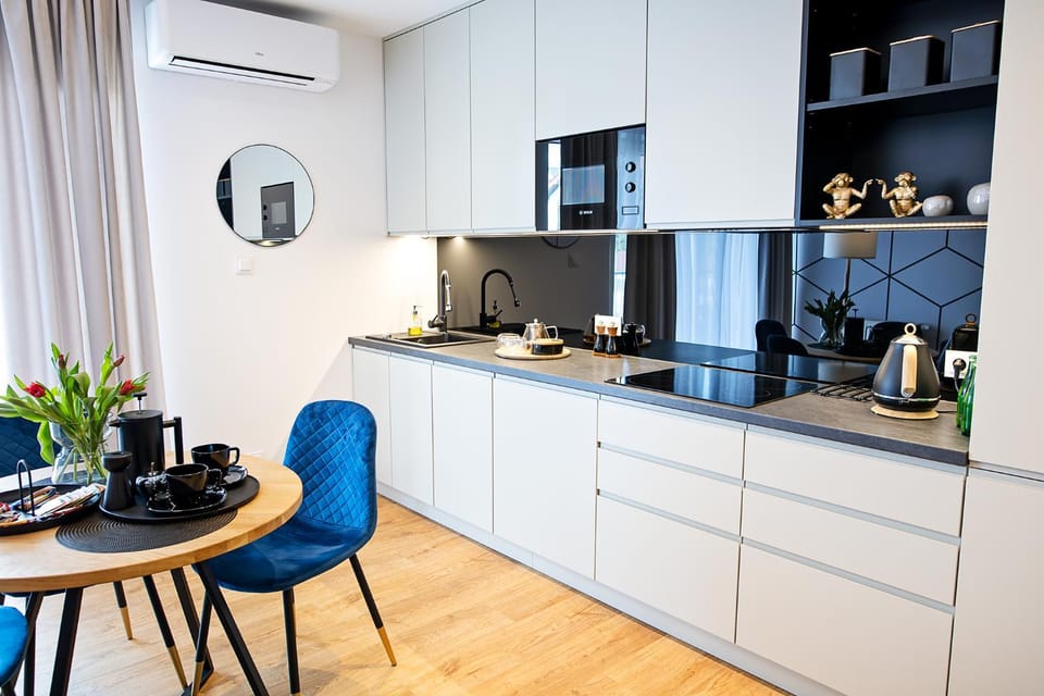 Coffee/tea facilities, Kitchen or kitchenette, Dining area, minibar, stove