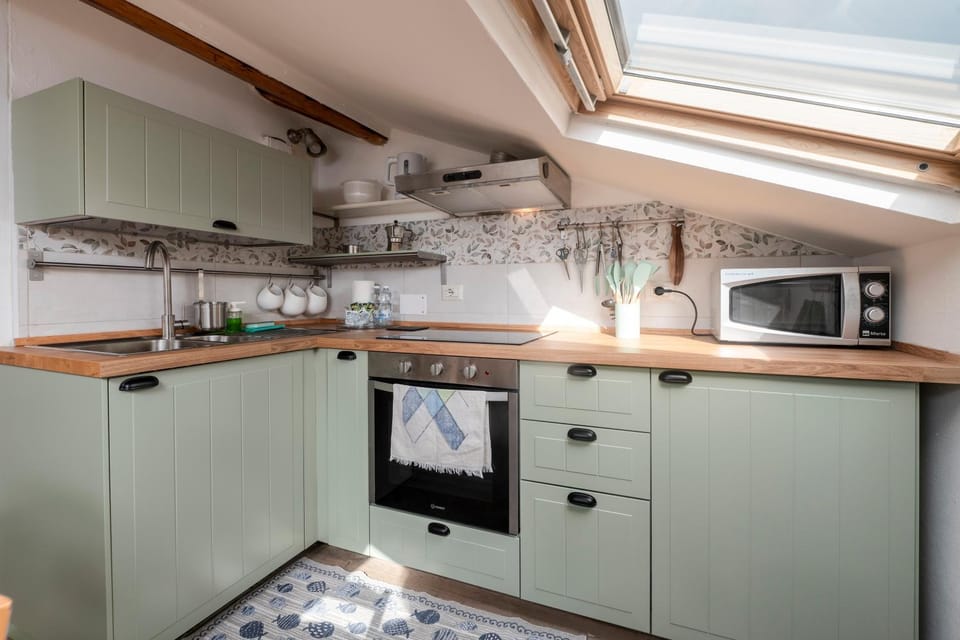 Kitchen or kitchenette, oven, stove