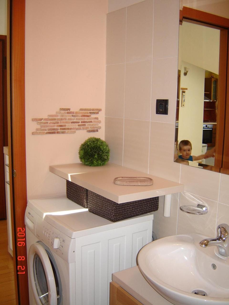 Bathroom, washing machine