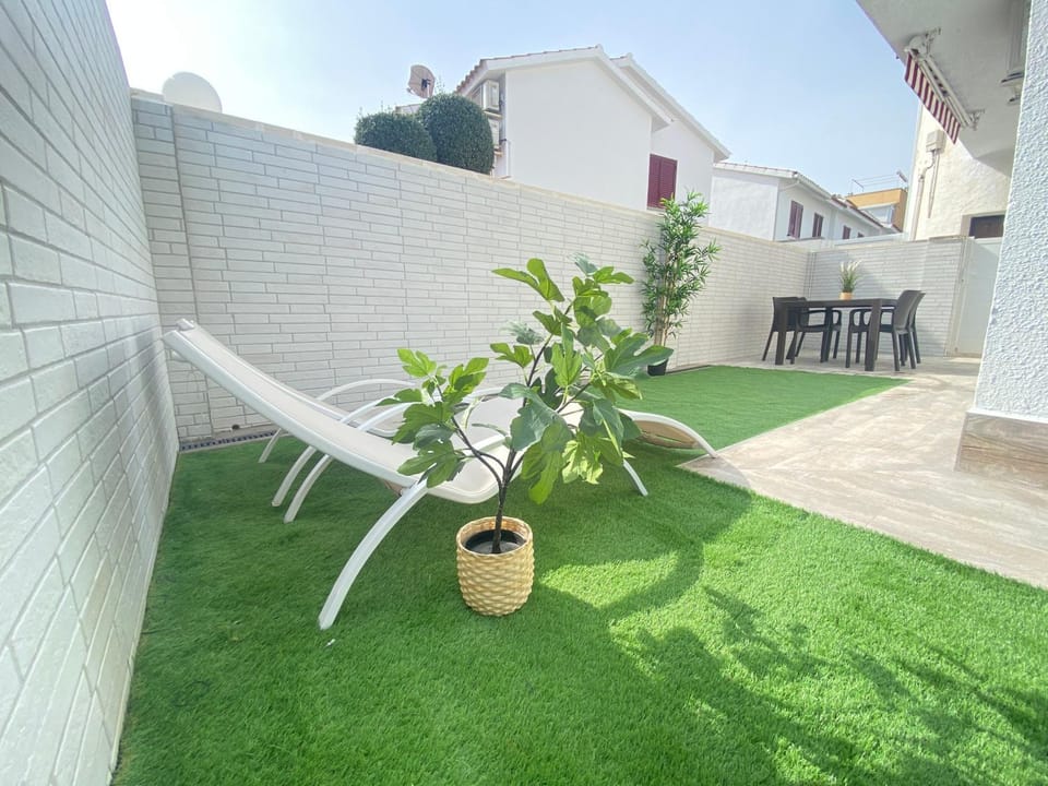 SolCavet 2 con jardin y vistas mar (Portaventura) House in Cambrils