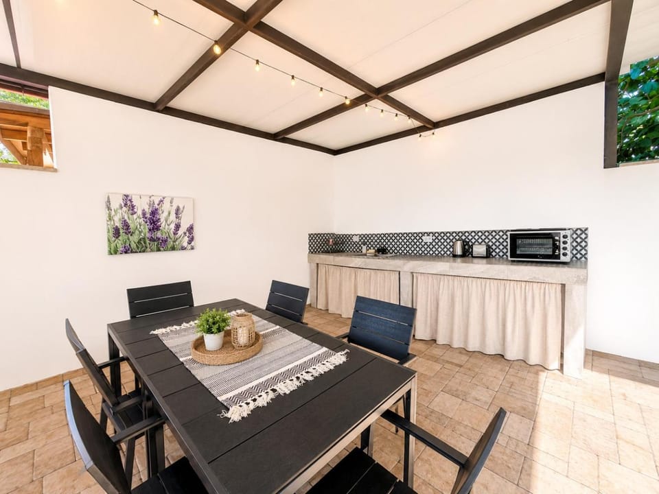 Garden, Communal kitchen