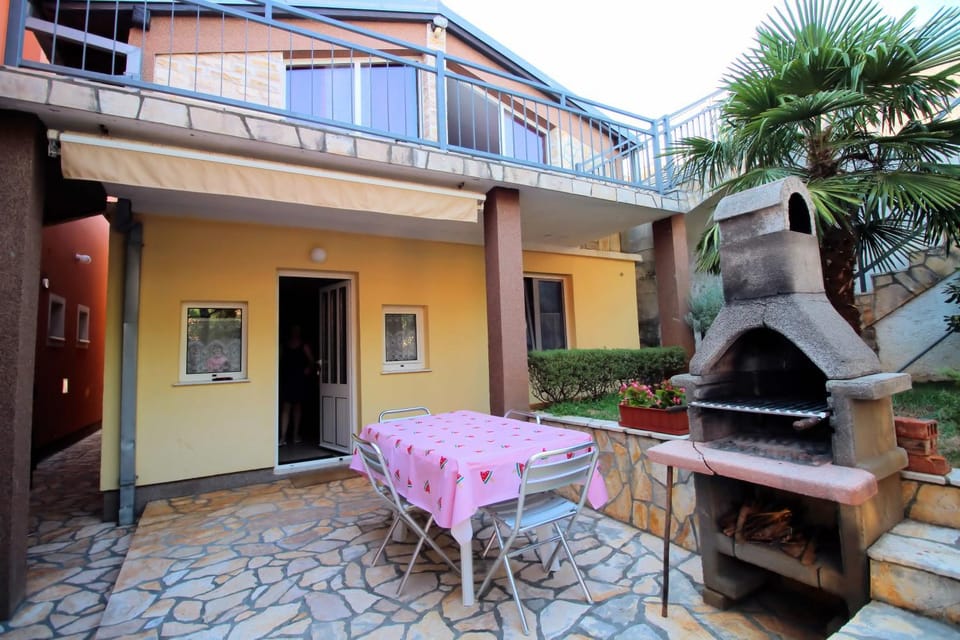 Patio, BBQ facilities