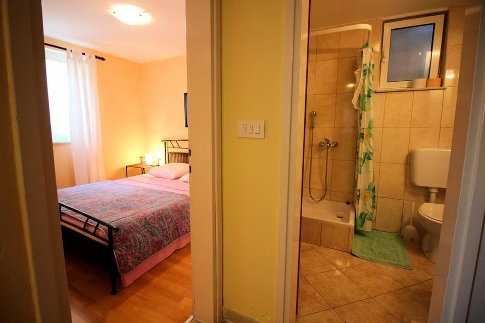 Bathroom, Photo of the whole room, Bedroom
