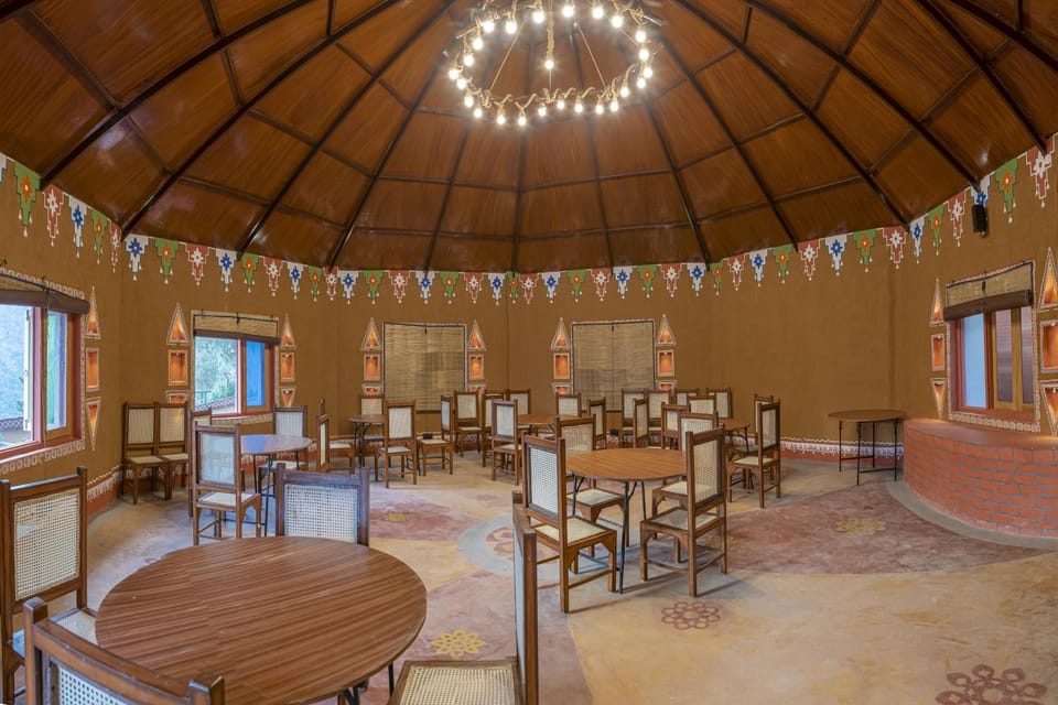 Restaurant/places to eat, Seating area, Dining area, Breakfast
