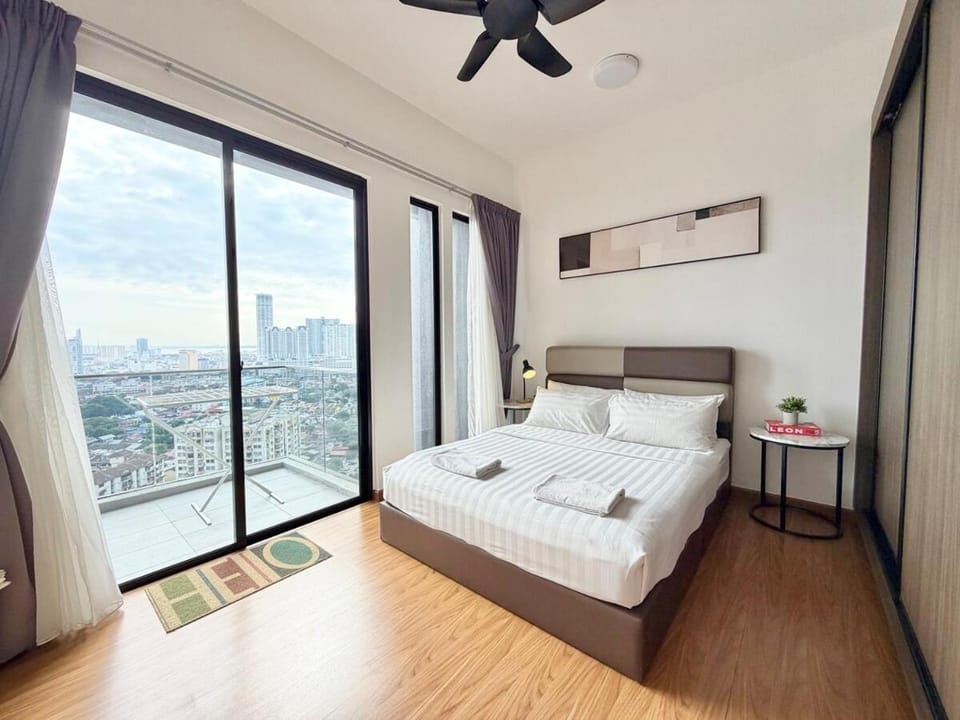 Beacon Executive Suites #Elegant #SkyPool #Georgetown #4pax #2BR 2bath #1Queen 2Single #Quality well maintained #Private superhost Apartment in George Town