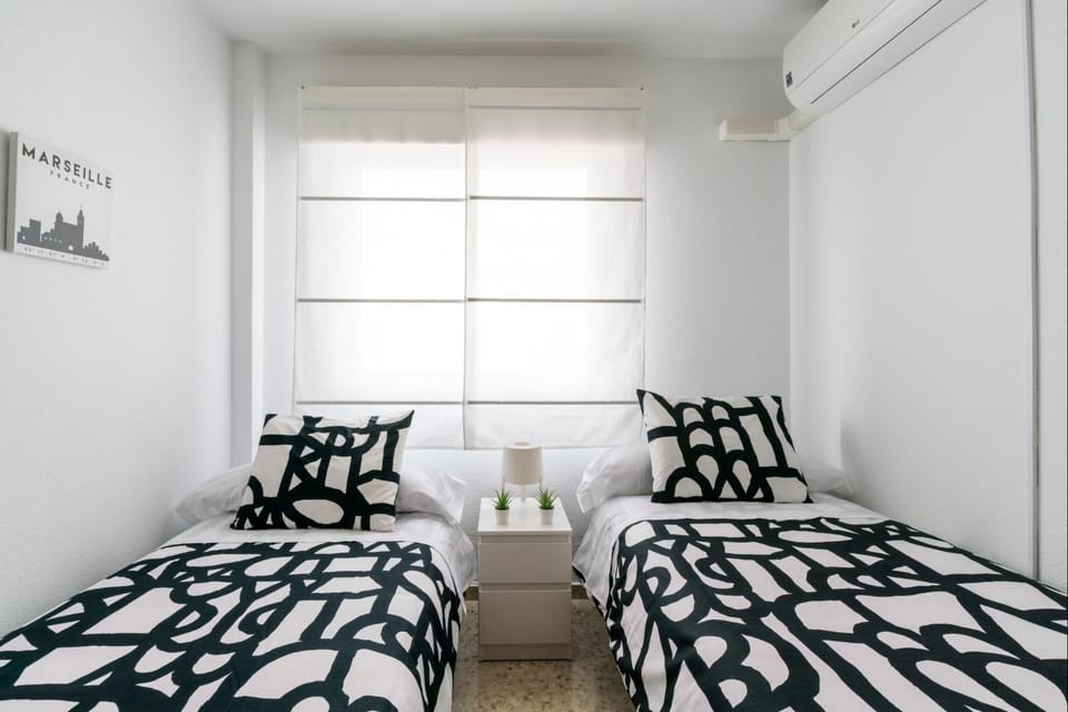 Bed, Photo of the whole room, Bedroom, air conditioner