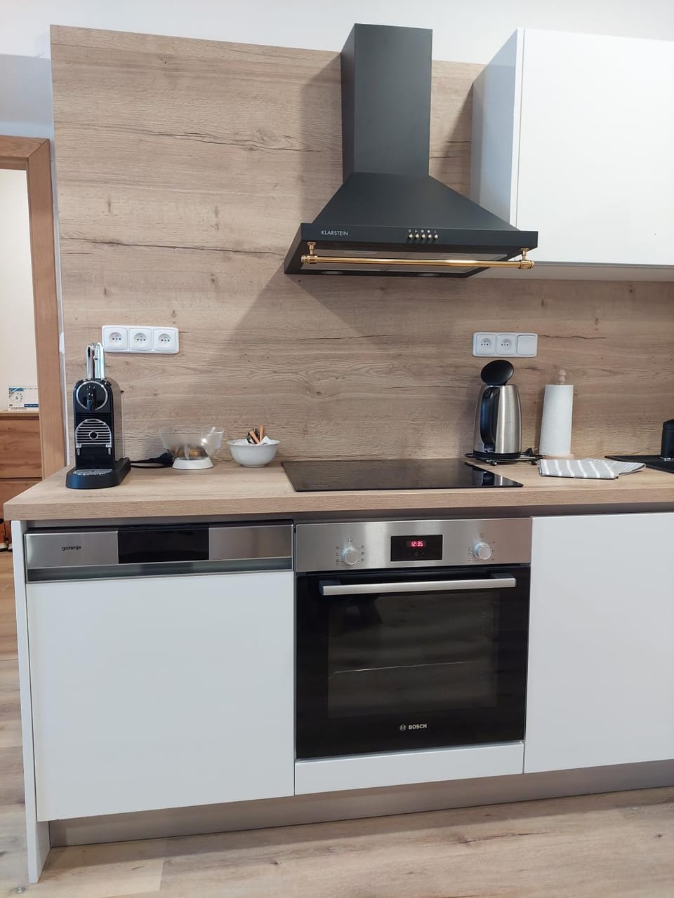 Coffee/tea facilities, Kitchen or kitchenette, pet friendly, stove
