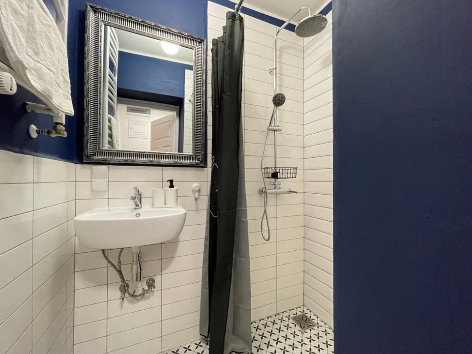 Shower, Bathroom, towels