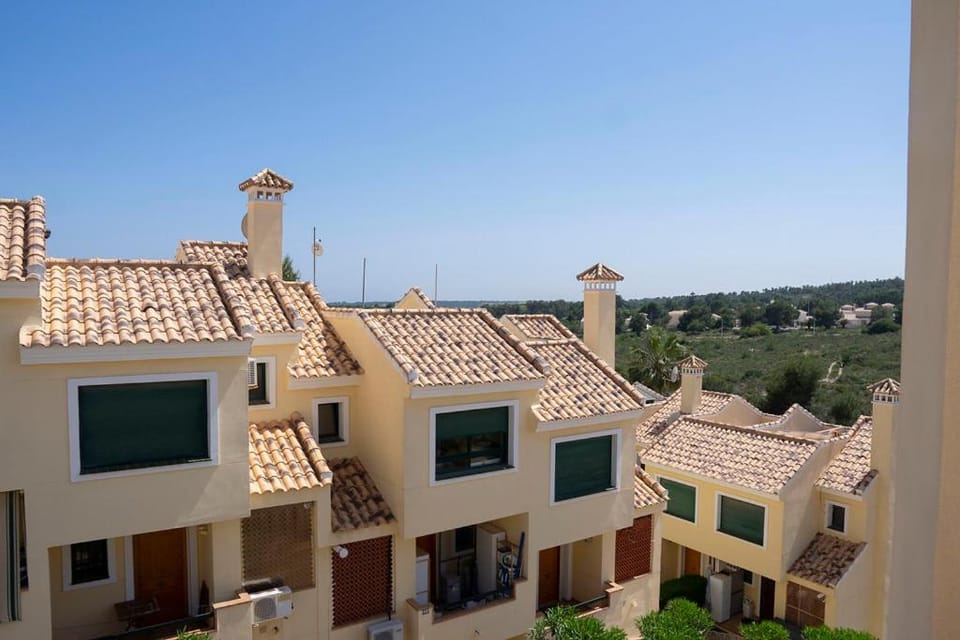 Beautiful Townhouse with views over the communal pool close to Campoamor Golf Course House in Vega Baja del Segura