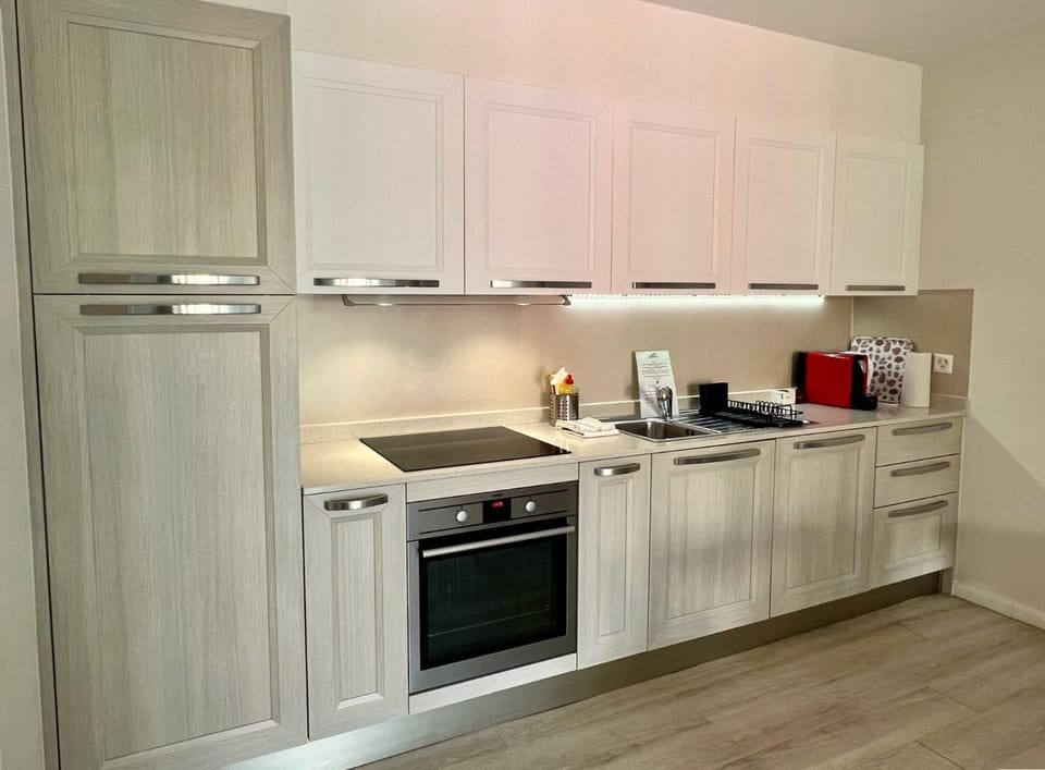 Coffee/tea facilities, Kitchen or kitchenette, pet friendly, stove