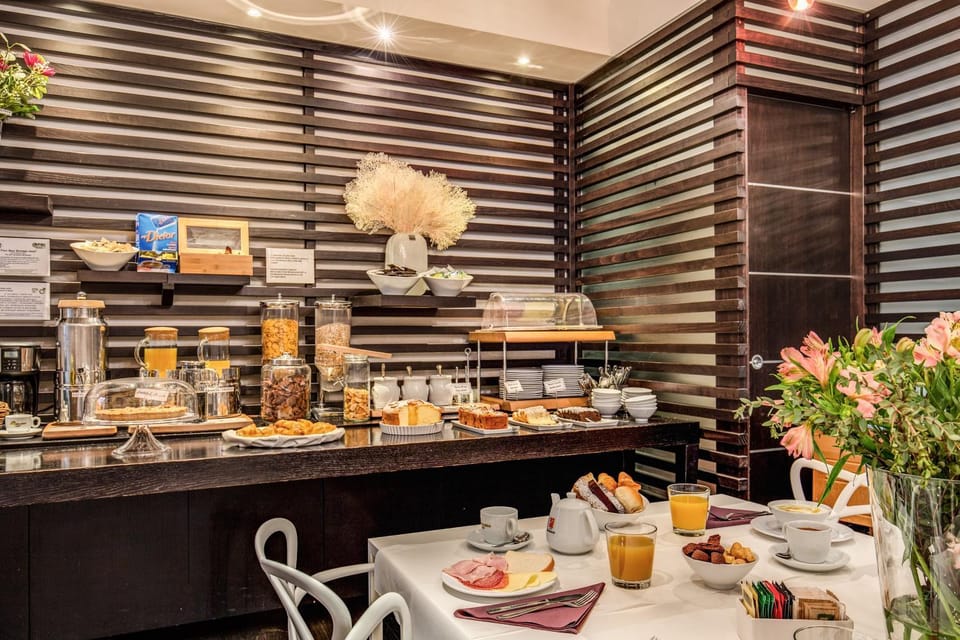 Food and drinks, Breakfast, Continental breakfast, Buffet breakfast