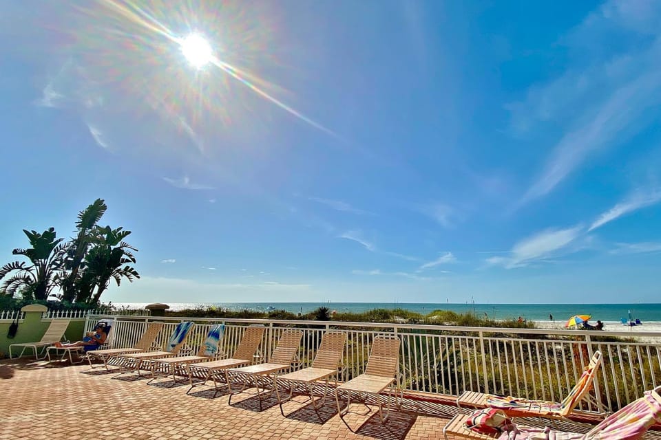 Chateaux Sunset Suites 408 House in Indian Shores