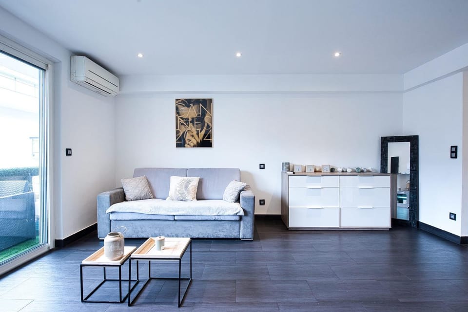 Living room, air conditioner