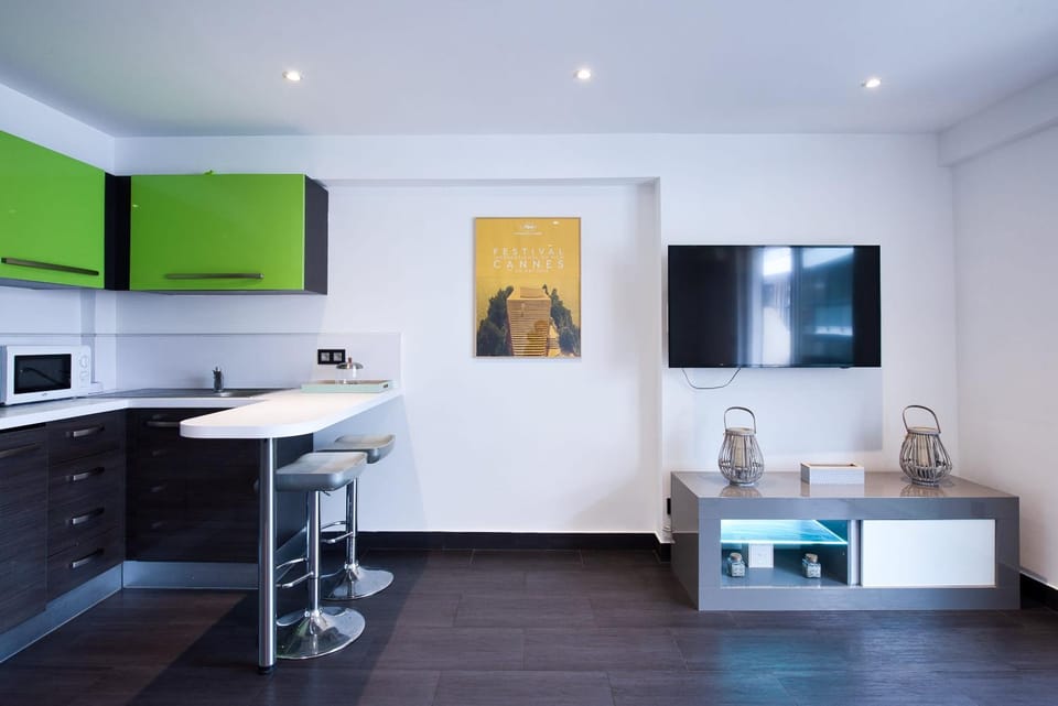 TV and multimedia, Kitchen or kitchenette, Dining area, oven