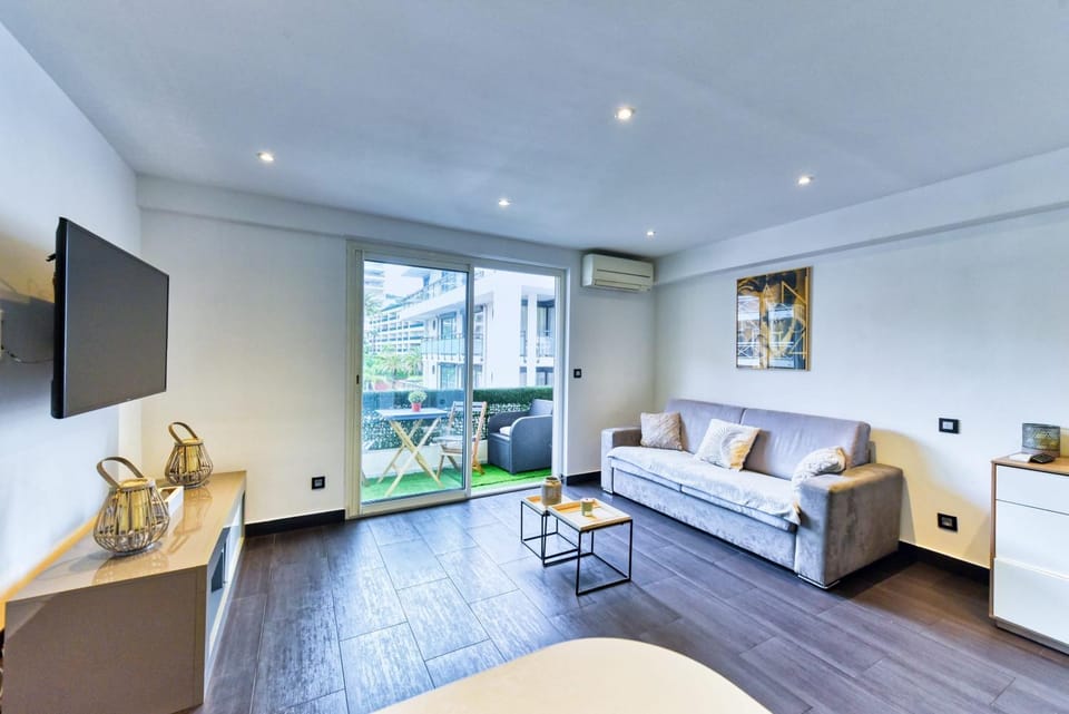 TV and multimedia, Balcony/Terrace, Living room