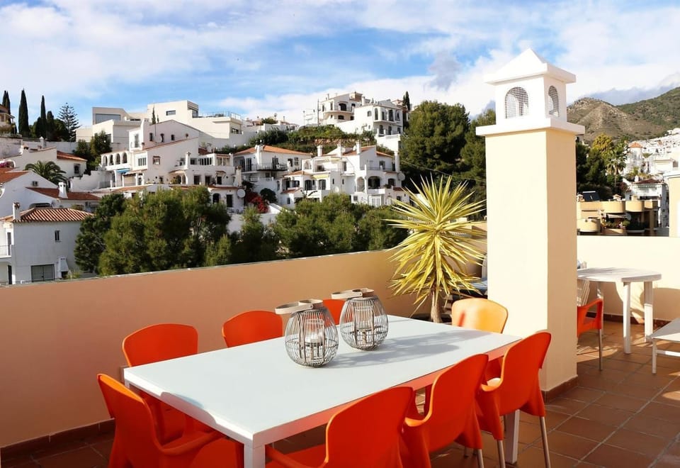 Property building, Balcony/Terrace, Living room