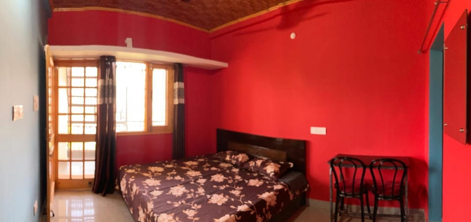 Bed, Living room, Photo of the whole room, Seating area, Bedroom