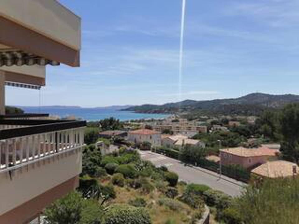 1bed Apartment Sleeps 4 - Sea Views Wifi Parking Apartment in Le Lavandou