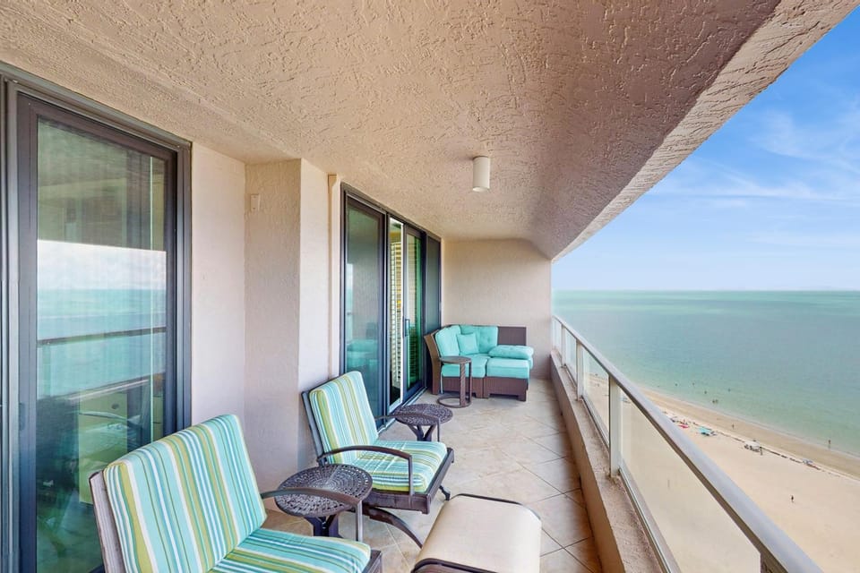 Crescent Beach Club II PHB House in Sand Key
