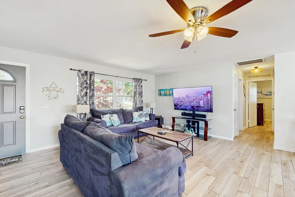 Relax in Retro House in Largo