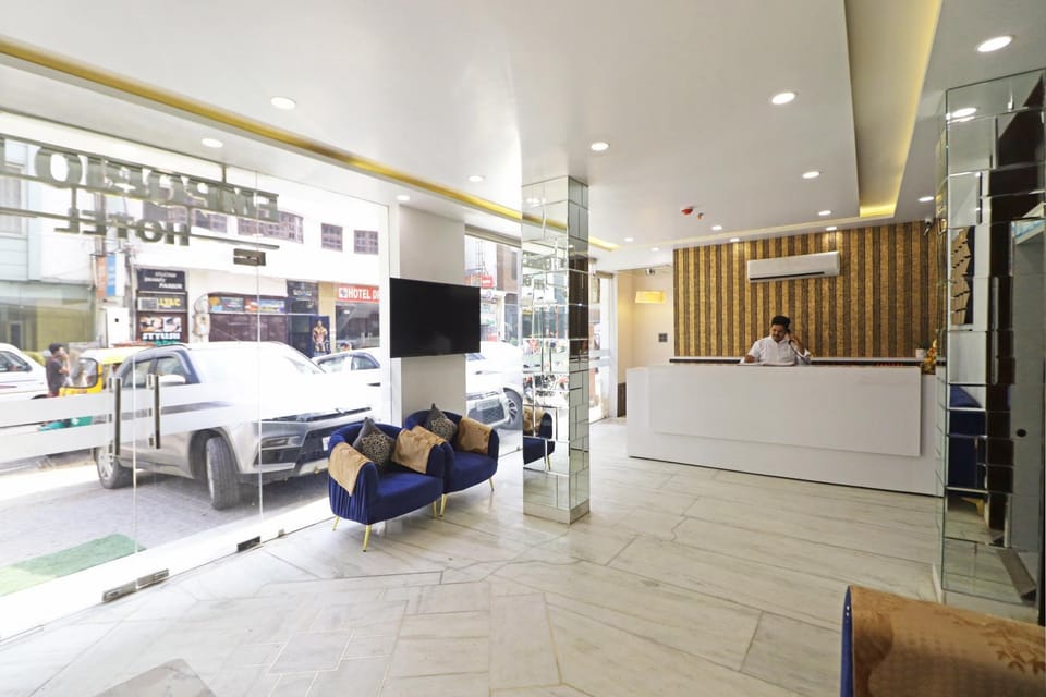 People, Lobby or reception, Seating area