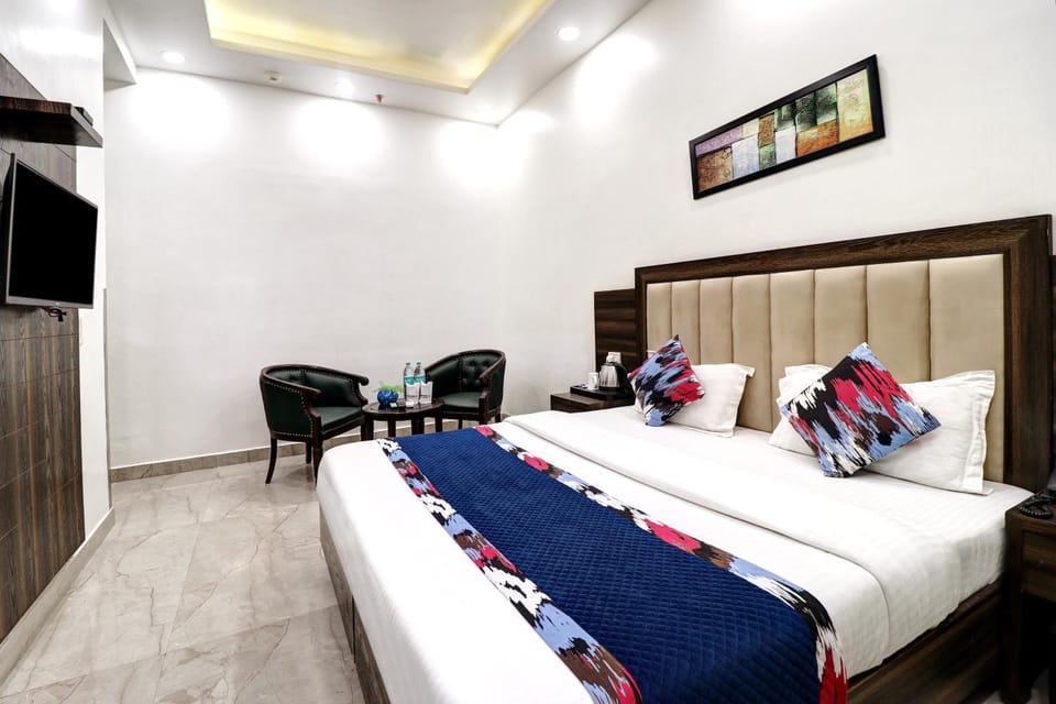 Communal lounge/ TV room, Bed, TV and multimedia, Living room, Photo of the whole room, Seating area, Evening entertainment, Bedroom, towels