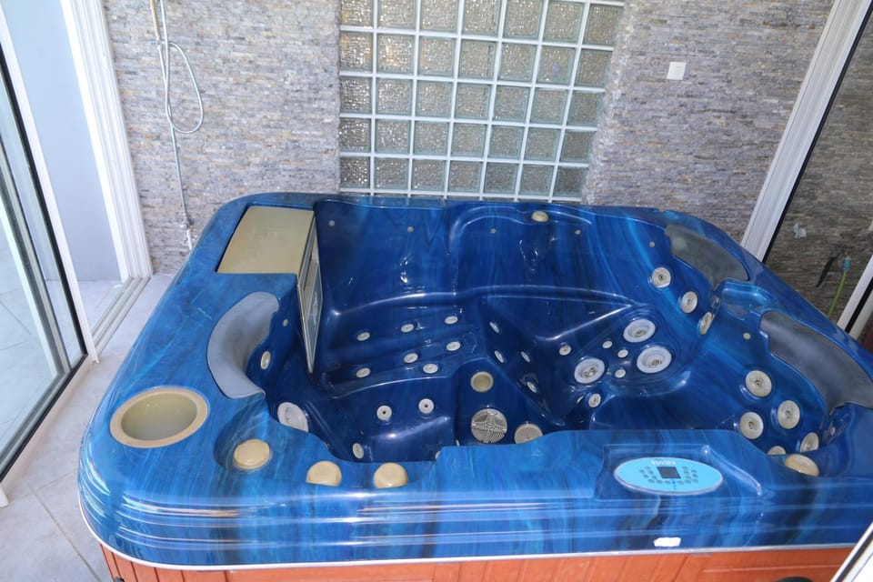 Hot Tub, Spa and wellness centre/facilities
